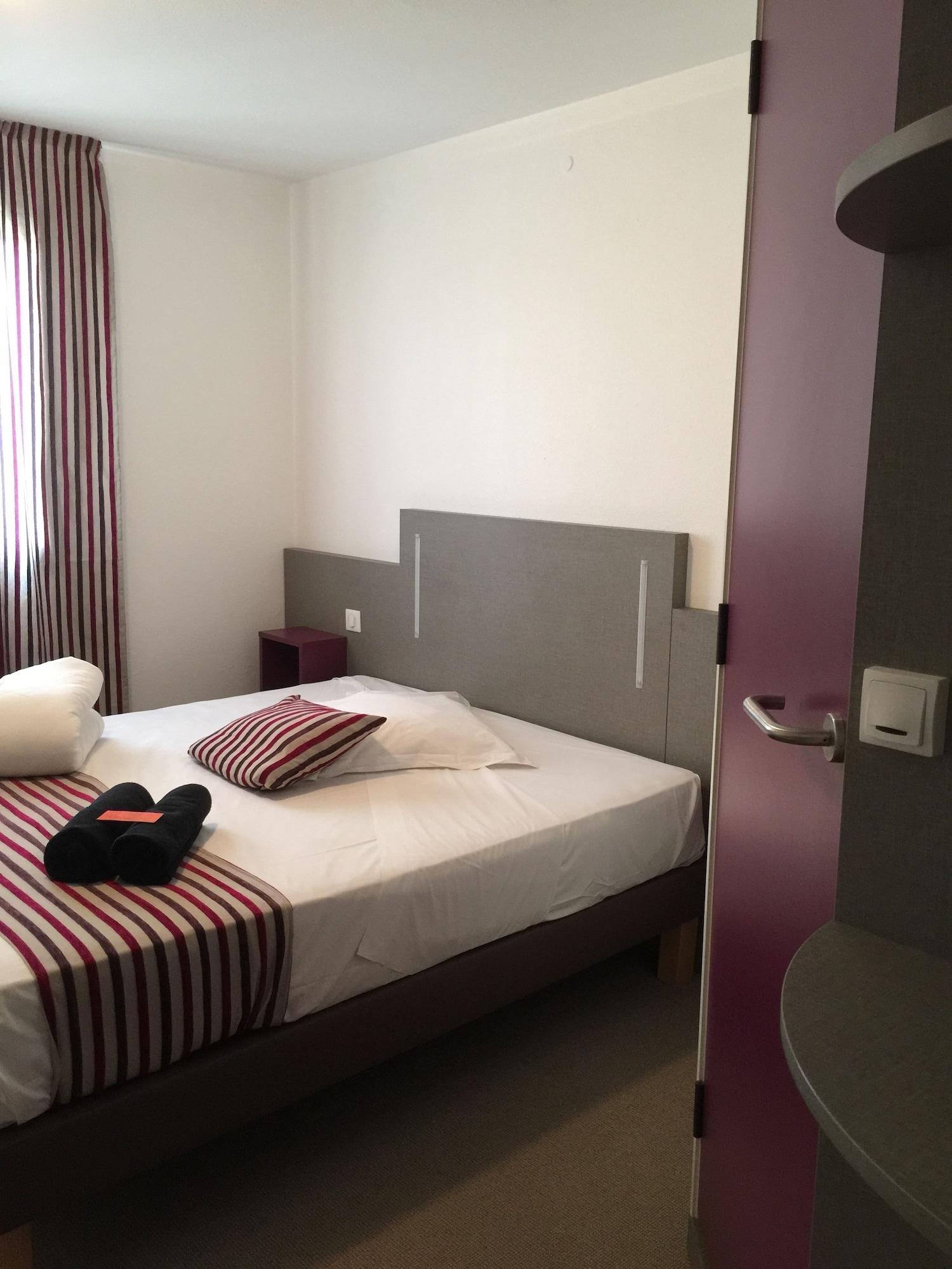 กีริอ๊าด ดีเร็ค ลา โรแชล แอทร์ Hotel เอเทร ภายนอก รูปภาพ